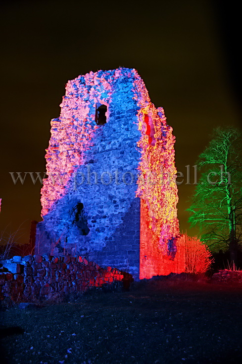 La tour nord de l'île d'Ogoz et ses ombres