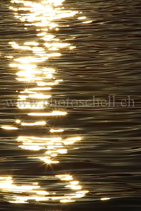 Reflets du soleil dans l'eau