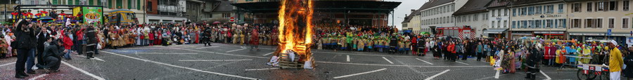 Le bonhomme hiver 2007 est mis à feu (270°)