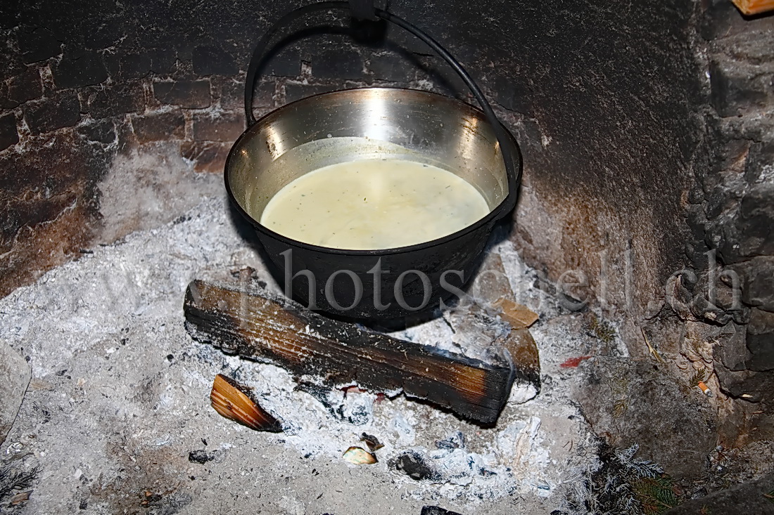 Soupe de chalet dans son chaudron