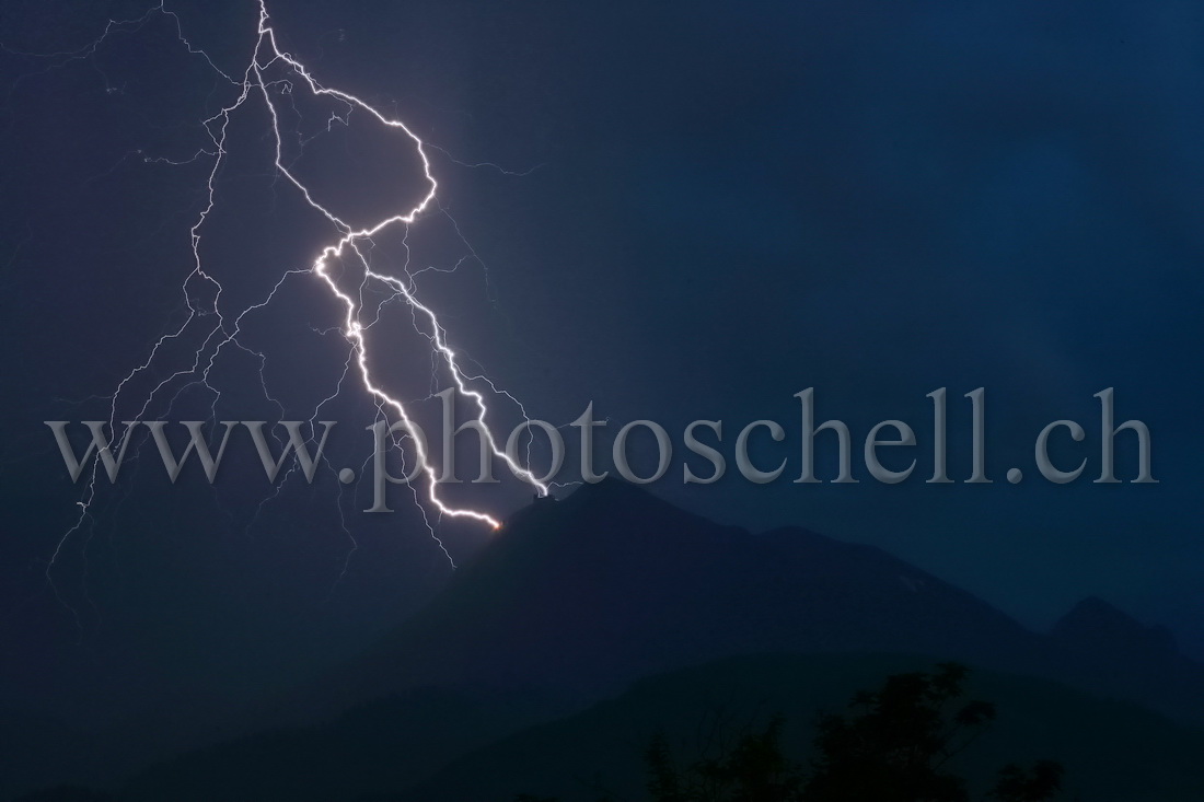 Orage sur le Moléson, double éclair en Gruyère