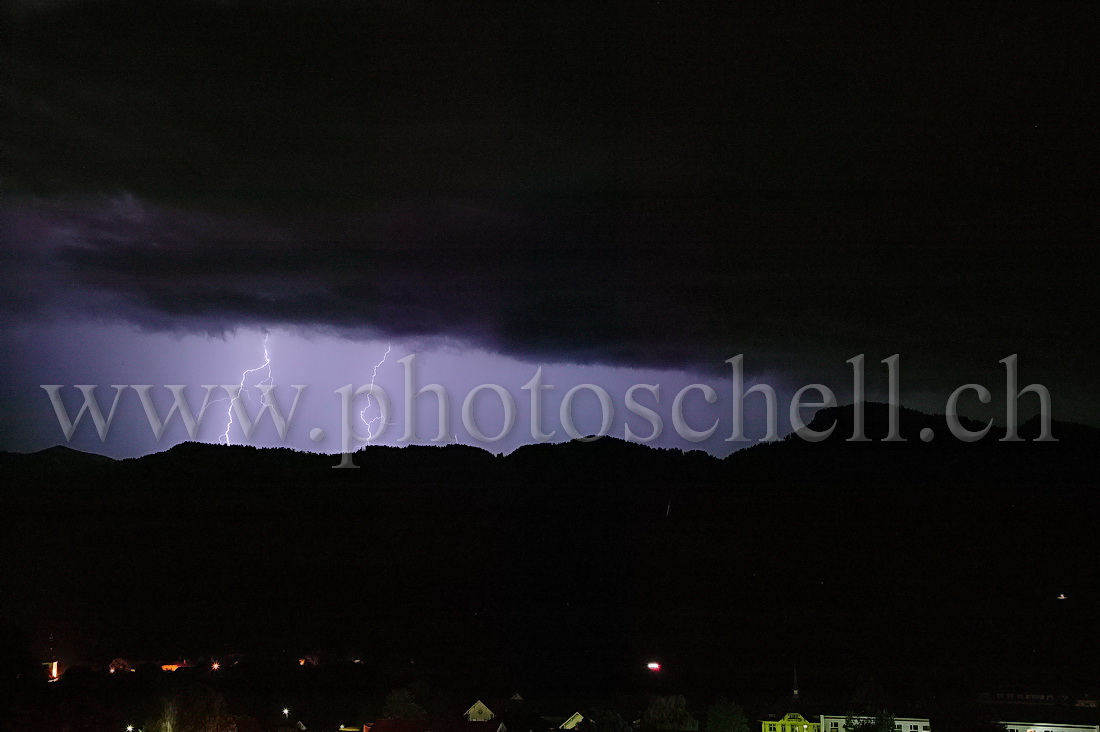 Orage vers La Berra (recadrée)