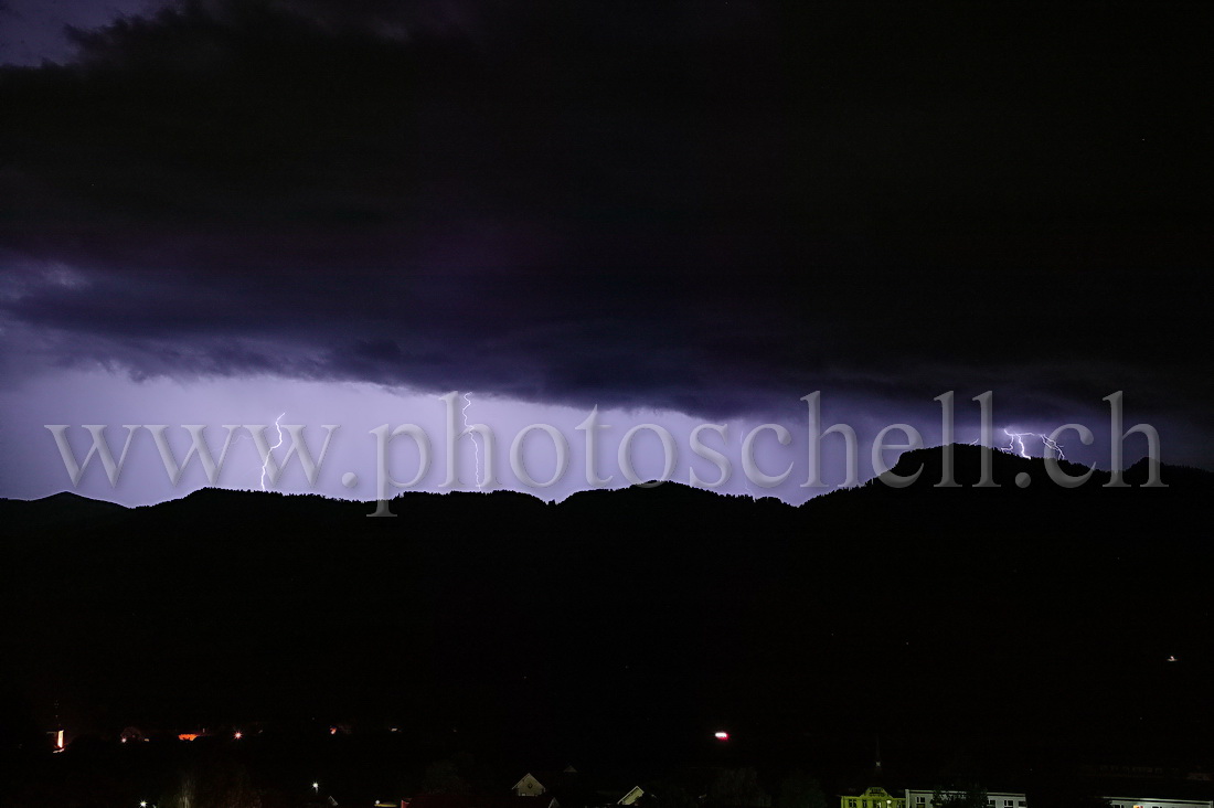 Orage vers La Berra (recadrée)