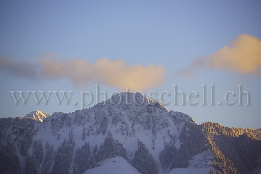 La nuit va tomber sur la dent de Broc