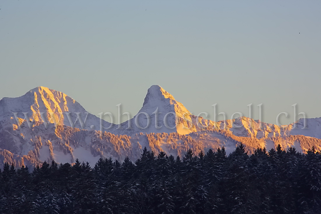 Coucher de soleil sur les pré-alpes fribourgeoises