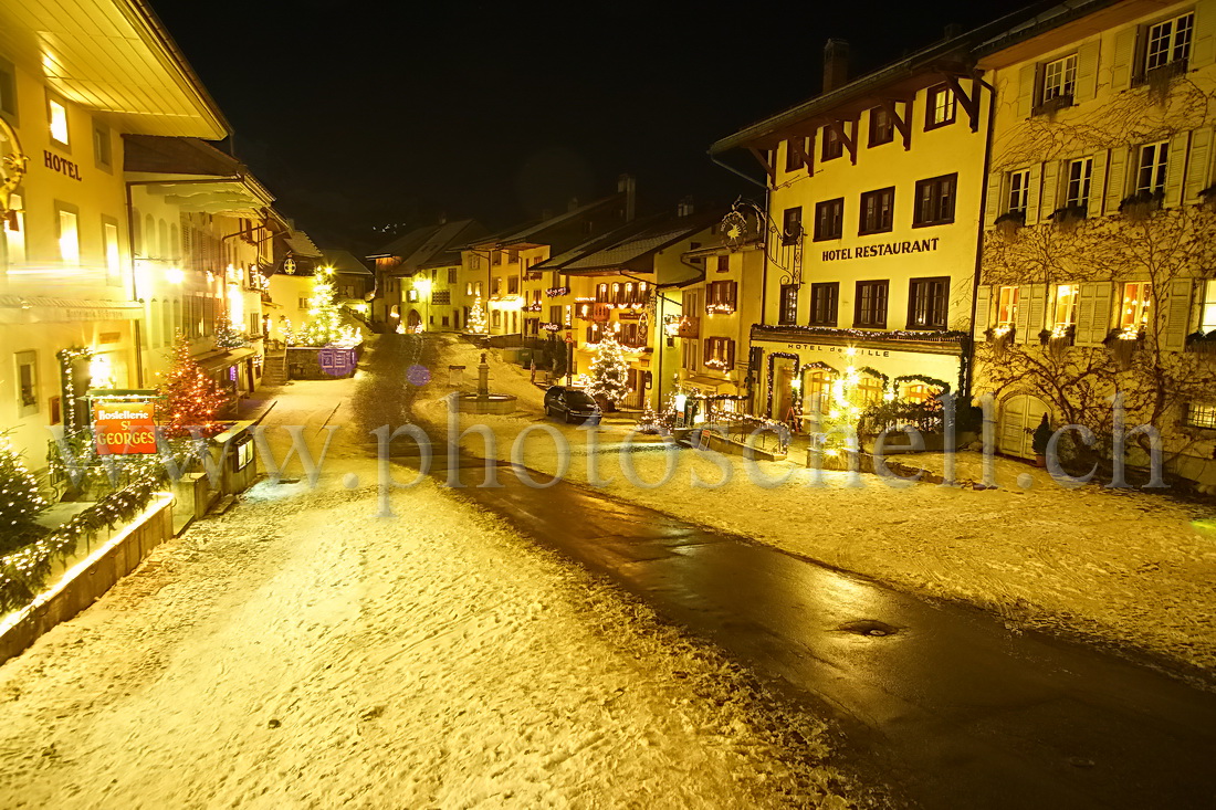 Gruyères enneigé depuis la chapelle