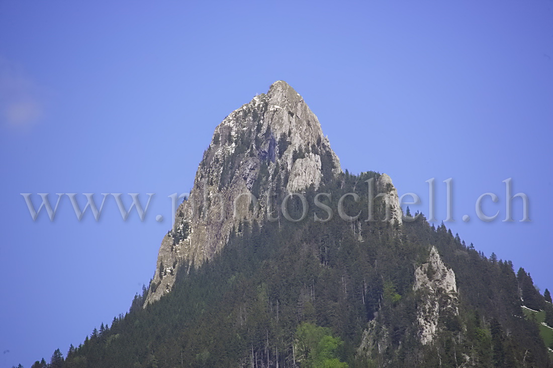 La dent de Broc depuis le château de Gruyères