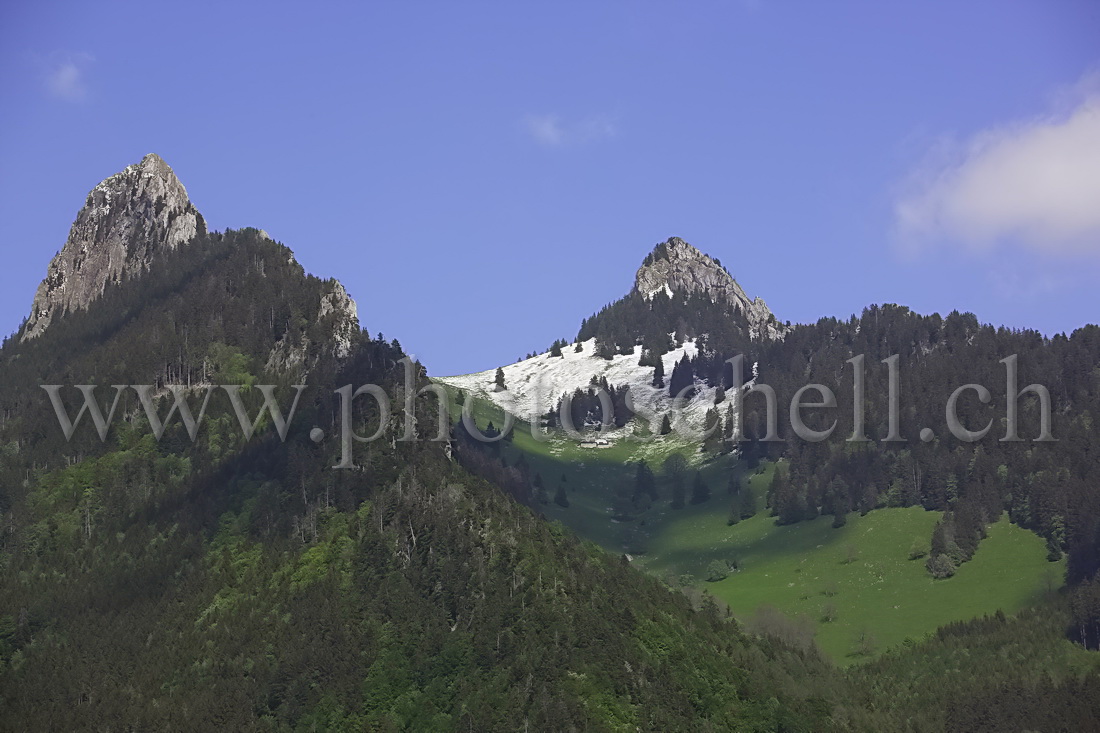 La dent de Broc depuis le château de Gruyères