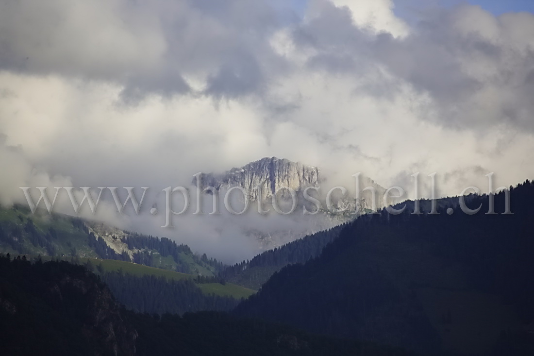 La dent de Savigny dans les nuages