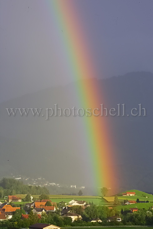 Arc en ciel double sur Echarlens (gros plan)