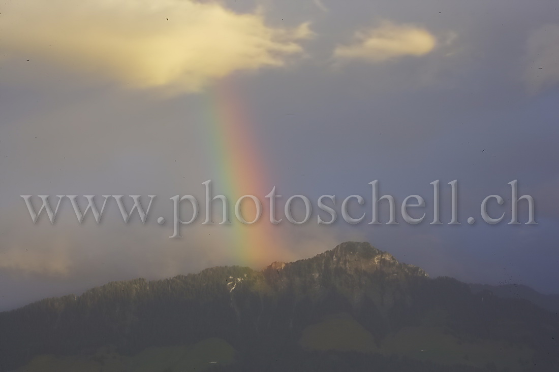 Portion d'arc en ciel sur la dent de Broc