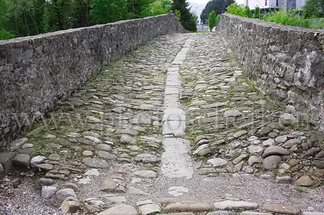 Détails du pont en pierre