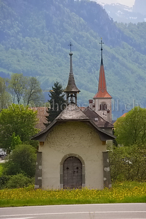 La chapelle et l'église d'Echarlens