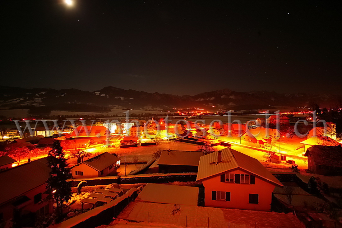 Marsens un soir de lune sous la neige