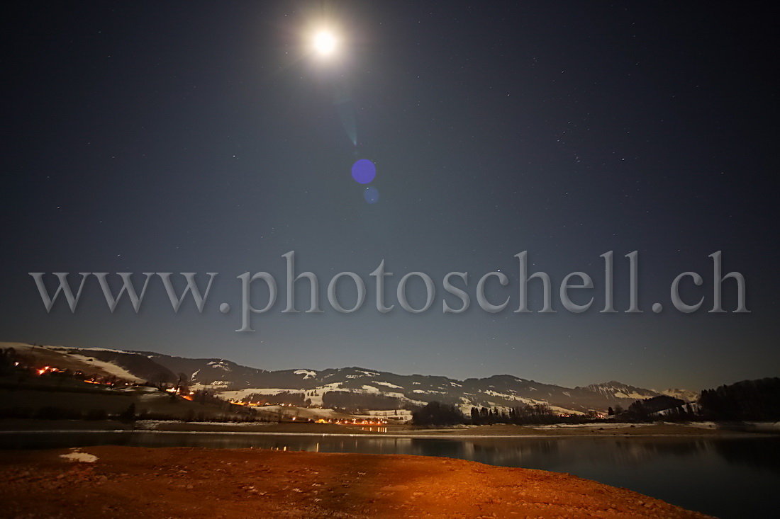 Pont-la-Ville et la Berra sous la pleine lune