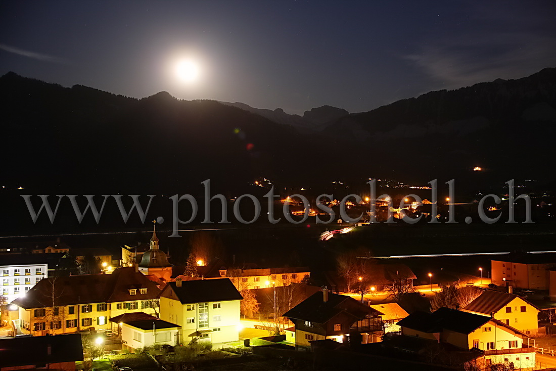 Lever de lune sur Marsens et Echarlens