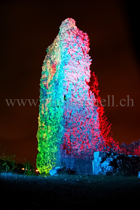 La tour sud de l\'île d\'Ogoz et sa féerie de couleurs