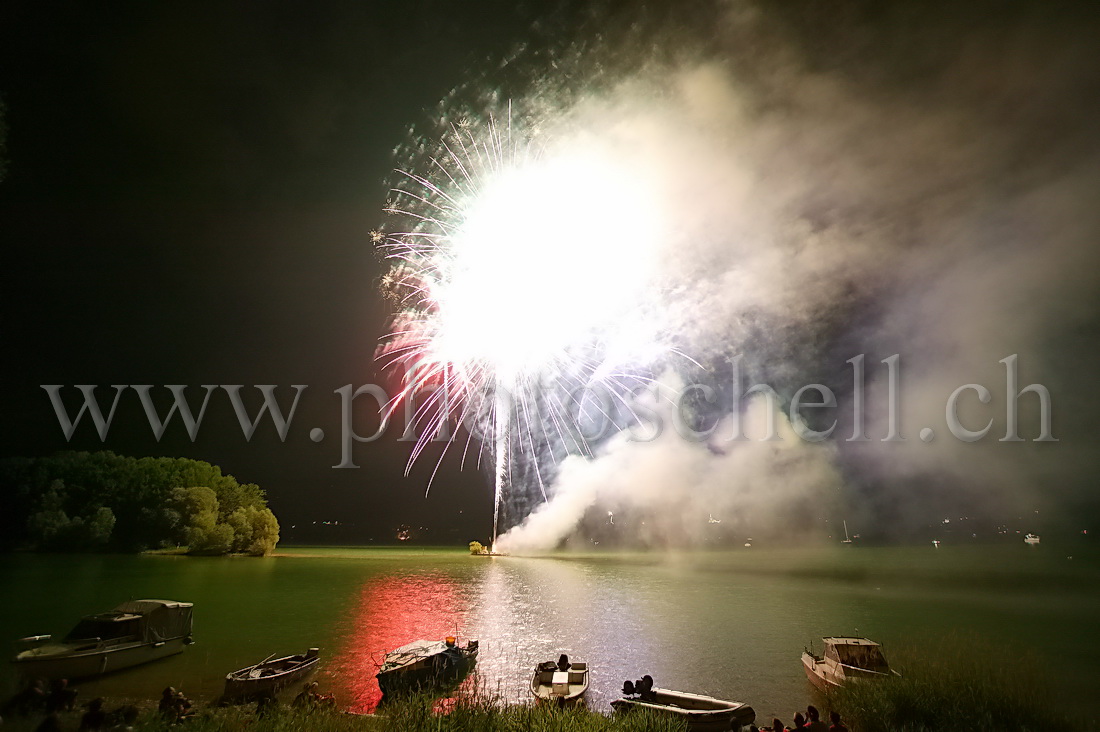 Feu d\'artifice sur le lac de la Gruyère