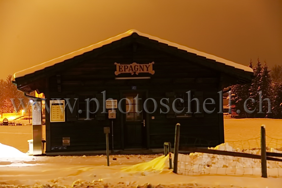 La gare d'Epagny la nuit