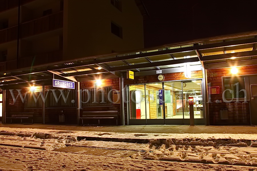 La gare CFF de Gruyères la nuit