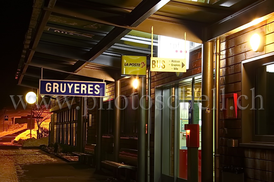 La gare CFF de Gruyères la nuit