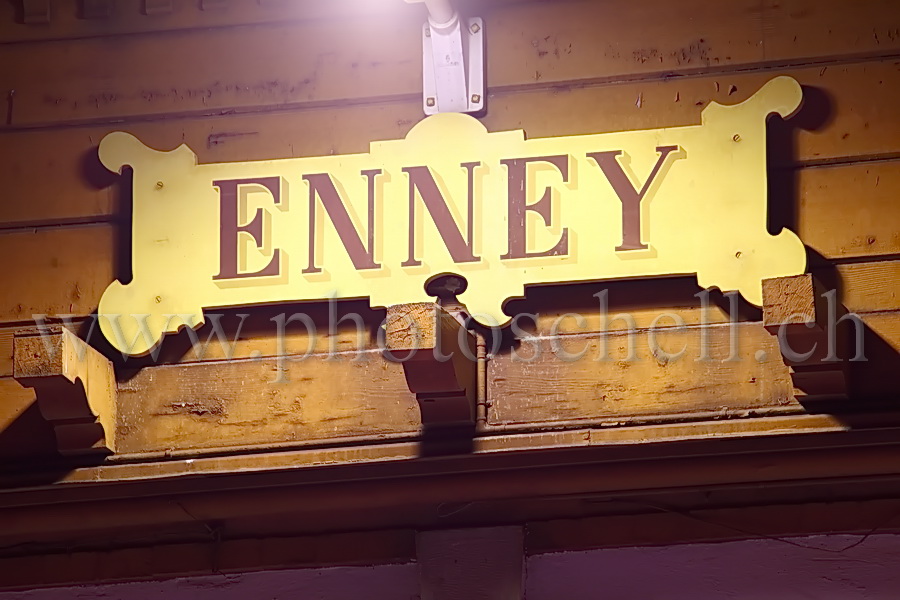 La gare d'Enney la nuit