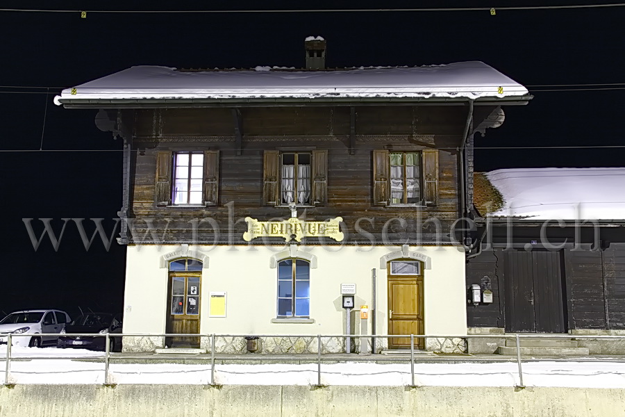 La gare de Neirivue la nuit