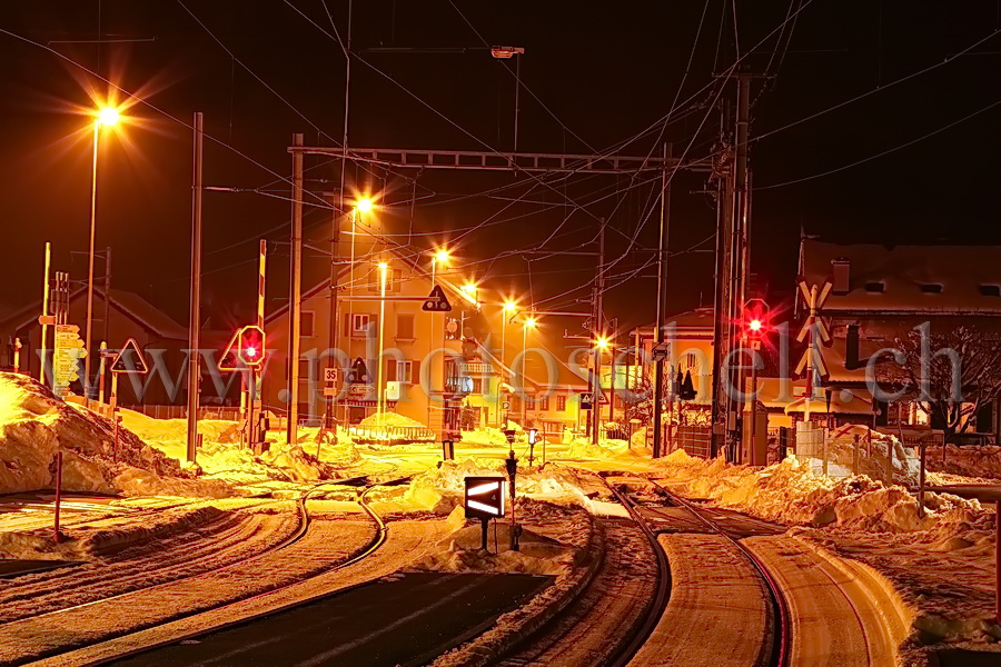 Voies ferrées la nuit