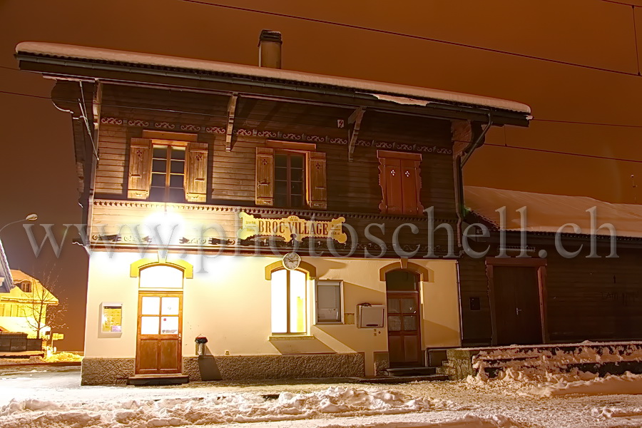 La gare de Broc village la nuit