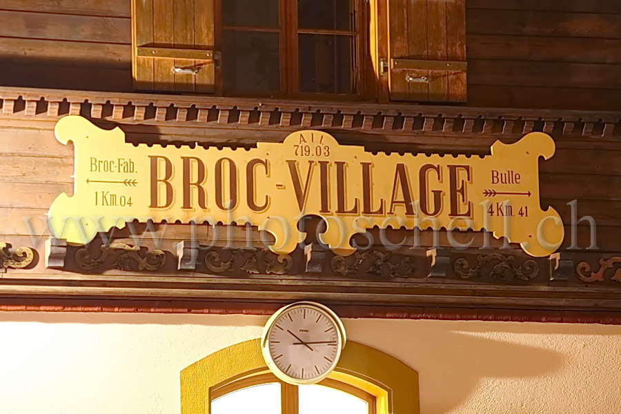 La gare de Broc village la nuit