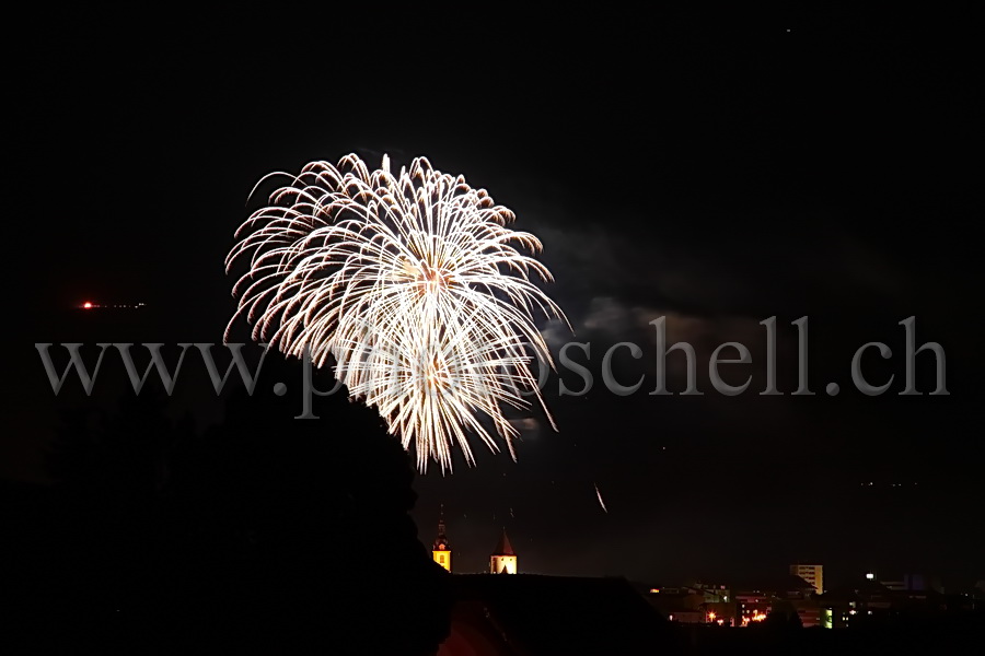 Feu d\'artifice au dessus de Bulle (1er août)