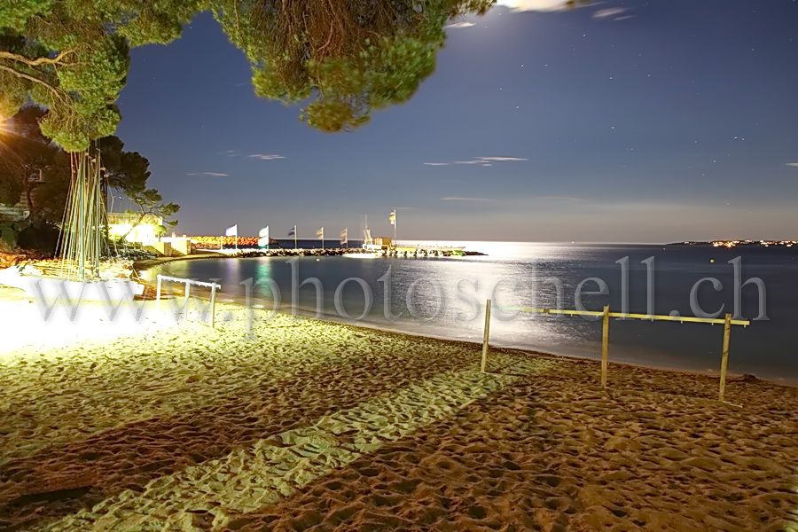 Pleine lune sur la plage