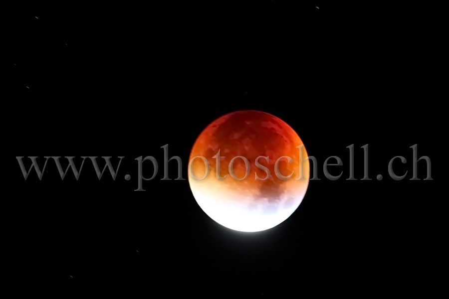 Eclipse totale de lune (lune rousse/rouge)