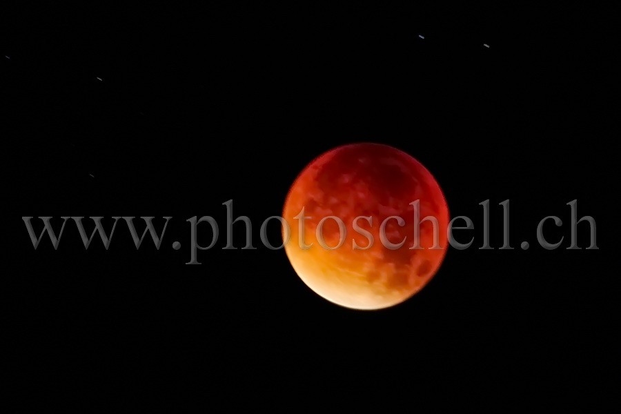 Eclipse totale de lune (lune rousse/rouge)