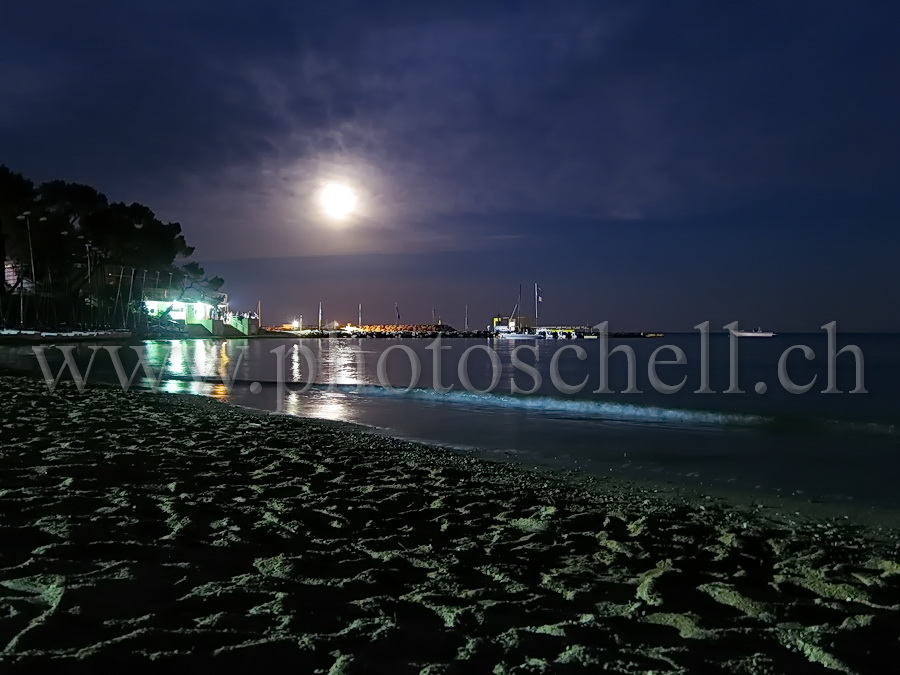 Plage de pleine lune