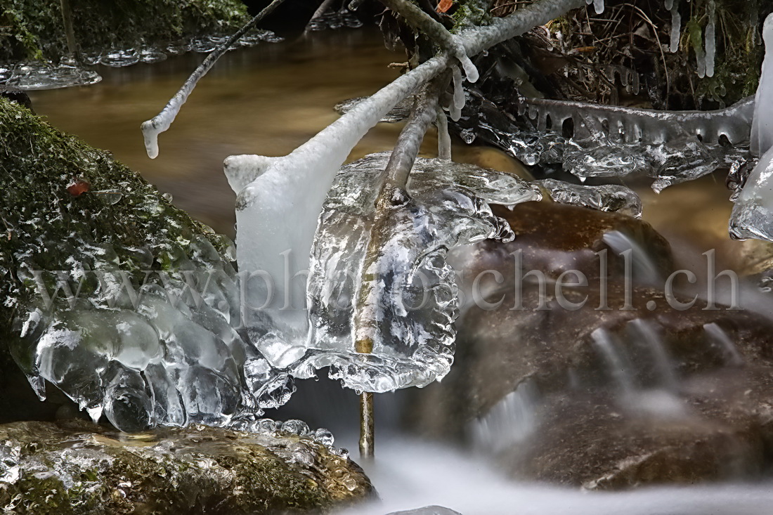 Chutes d\'eau et de glace dans le Gerignoz