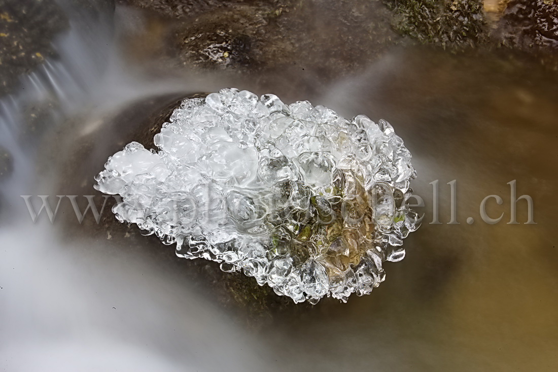 Chutes d\'eau et de glace dans le Gerignoz