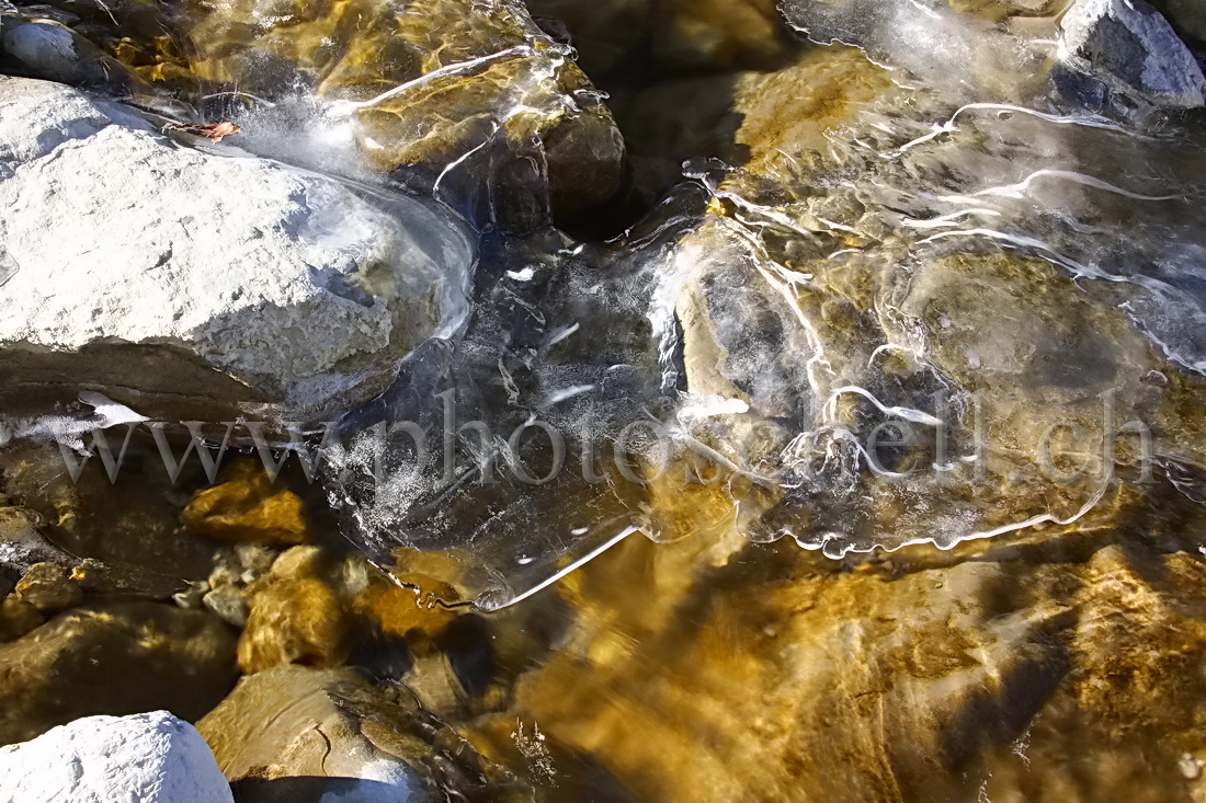 Transparence d'eau et de glace