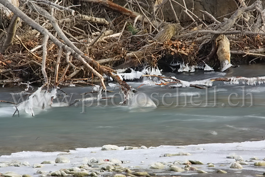 Formes de glace dans le lac de Gruyère