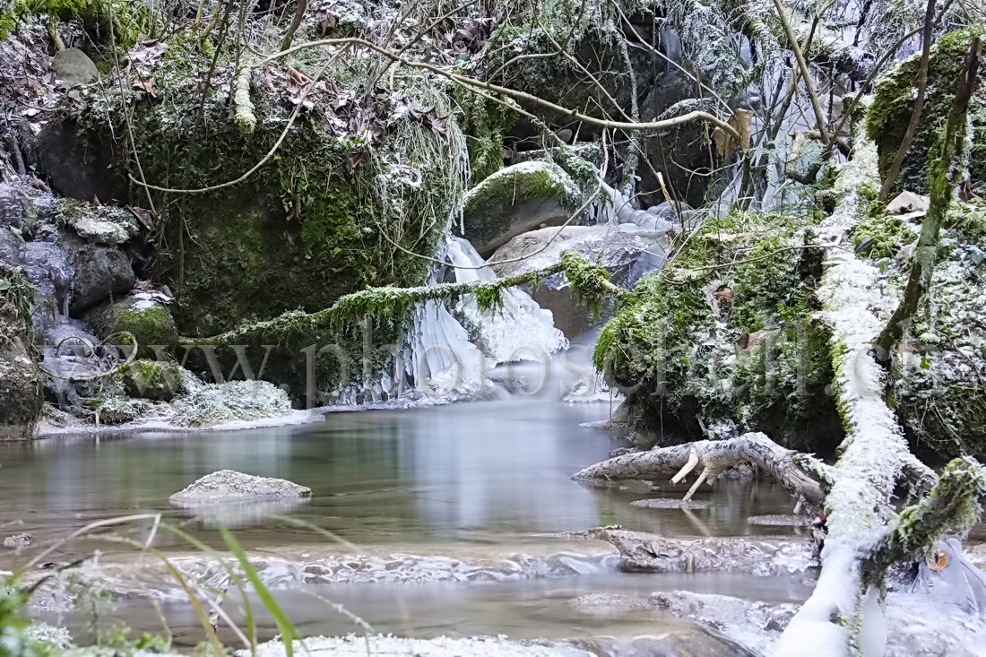 Reflets de la glace dans l\'eau