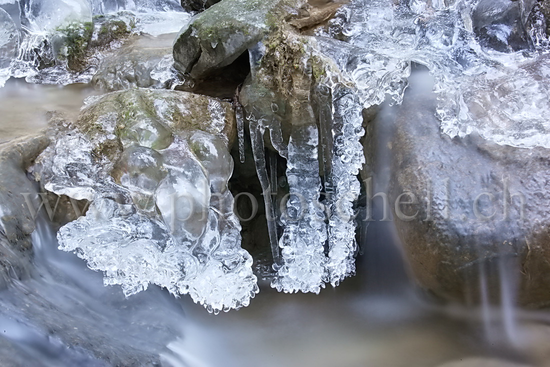 Glace et son filet d'eau