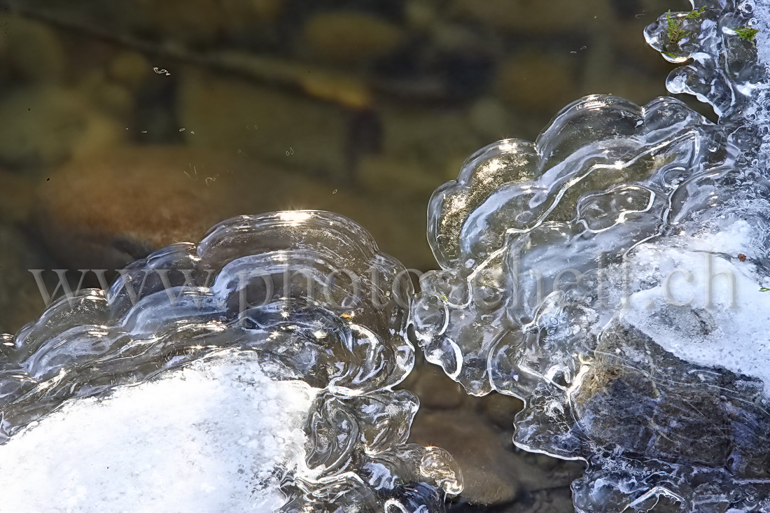 Reflets du soleil dans la glace