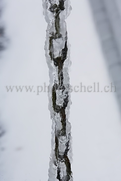 Chaîne sous la glace