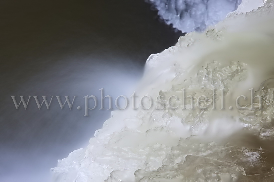 Ruisseau et ses sculptures de glace