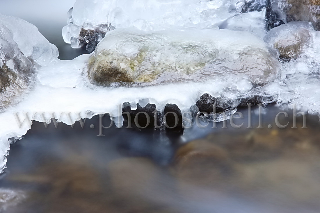 Ruisseau et ses sculptures de glace