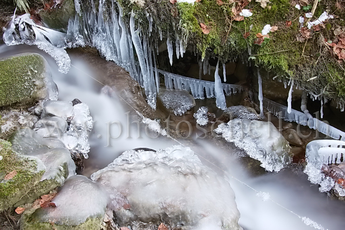 Ruisseau et ses sculptures de glace