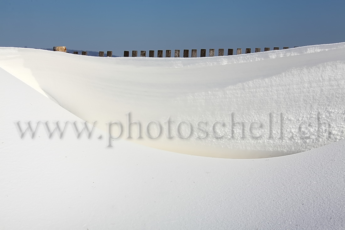 Formes de neige sculptées par le vent