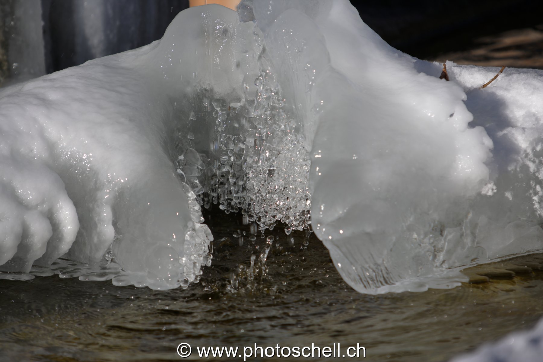 Fontaine givrée à Broc