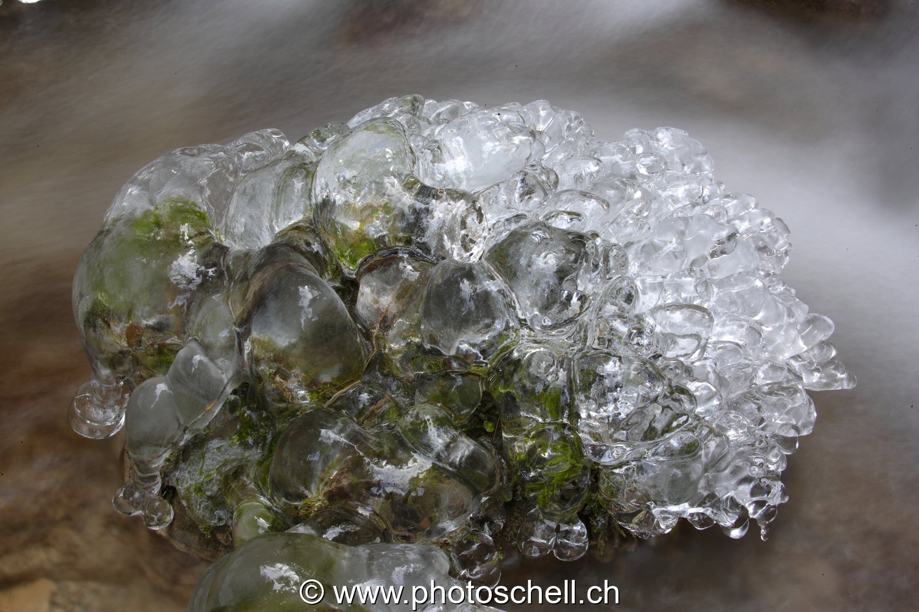 Chutes d'eau et de glace dans le Gerignoz