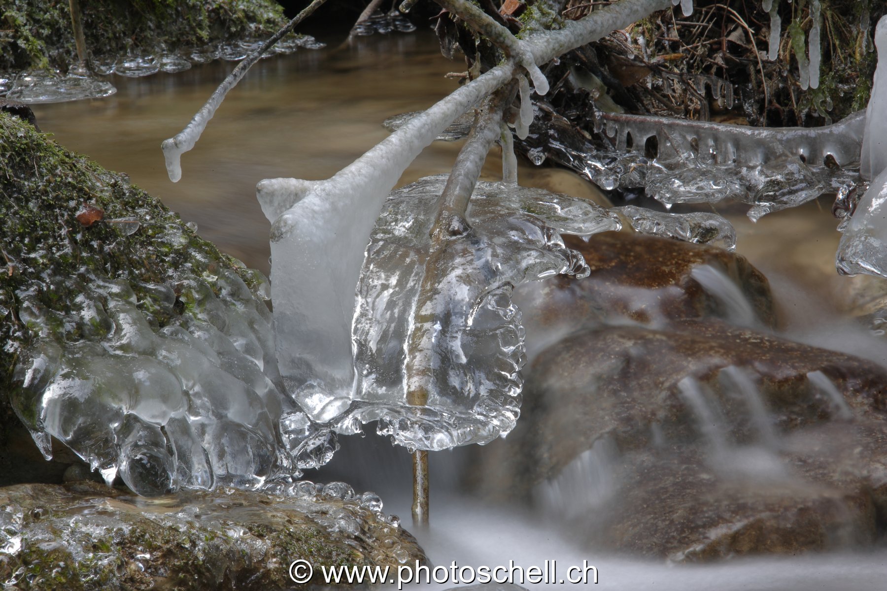 Chutes d'eau et de glace dans le Gerignoz